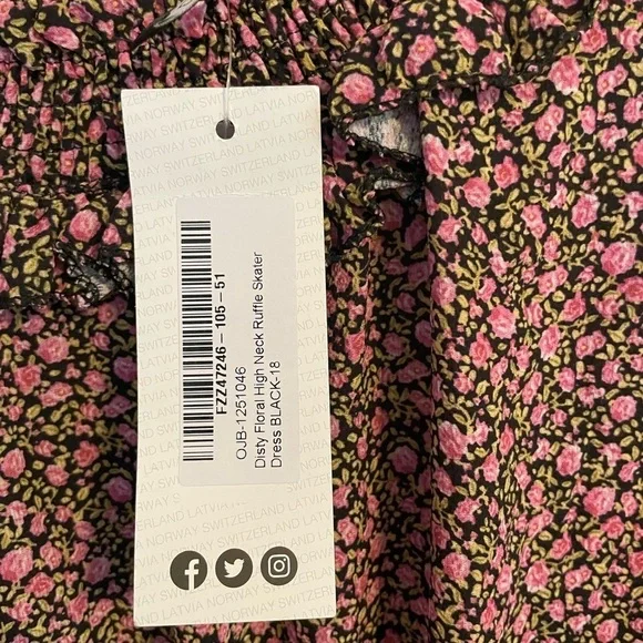 BOOHOO plus size floral dress NWT - Picture 7 of 7